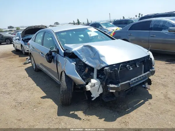 5NPE24AF8HH443828 2017 HYUNDAI SONATA - Image 1