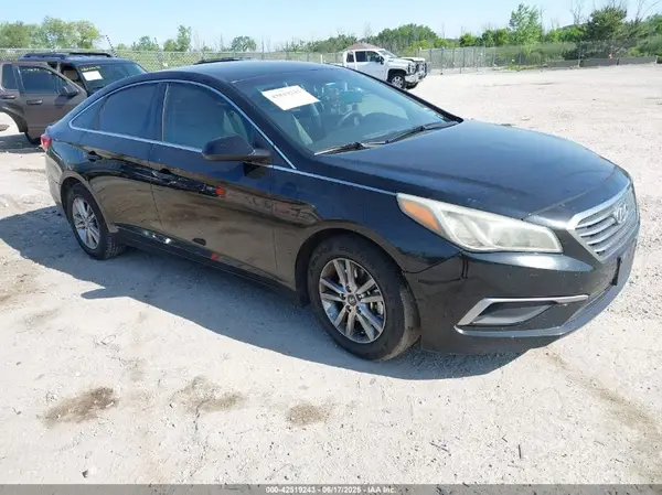 5NPE24AF8HH447085 2017 HYUNDAI SONATA - Image 1