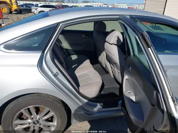 5NPE24AF8HH471810 2017 HYUNDAI SONATA - Image 8