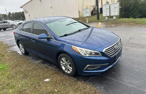 5NPE24AF8HH472696 2017 HYUNDAI SONATA - Image 1