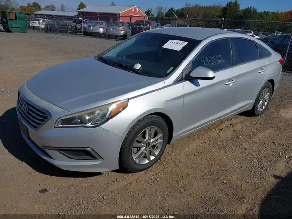 5NPE24AF8HH477493 2017 HYUNDAI SONATA - Image 2