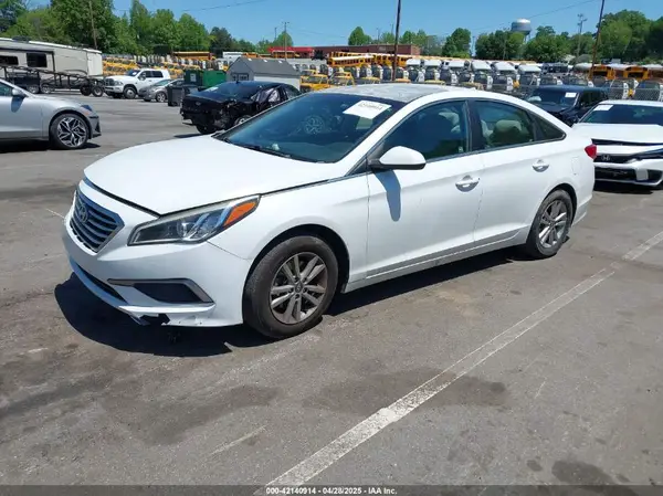 5NPE24AF8HH511593 2017 HYUNDAI SONATA - Image 2