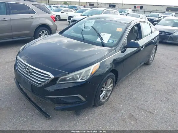 5NPE24AF8HH512050 2017 HYUNDAI SONATA - Image 2