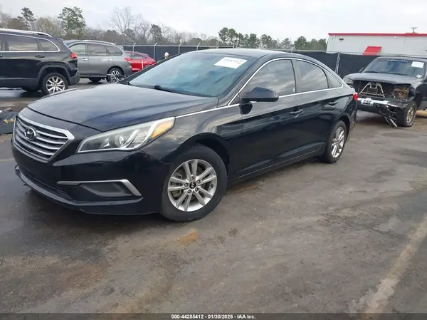 5NPE24AF8HH520519 2017 HYUNDAI SONATA - Image 2