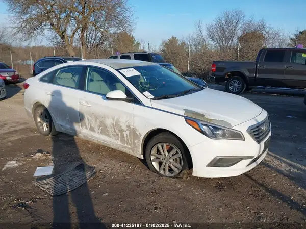 5NPE24AF8HH523016 2017 HYUNDAI SONATA - Image 1