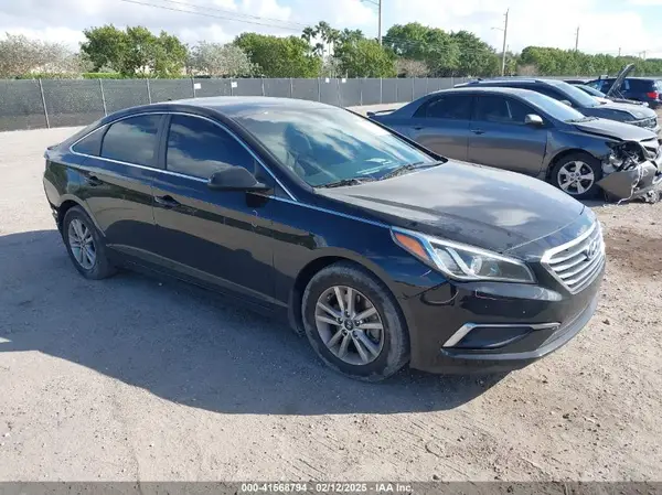 5NPE24AF8HH526143 2017 HYUNDAI SONATA - Image 1