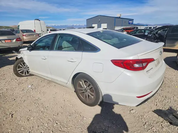 5NPE24AF8HH557621 2017 HYUNDAI SONATA - Image 2