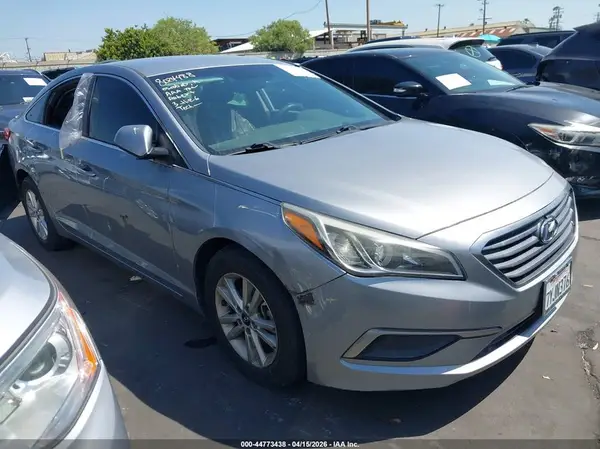 5NPE24AF8HH558879 2017 HYUNDAI SONATA - Image 1