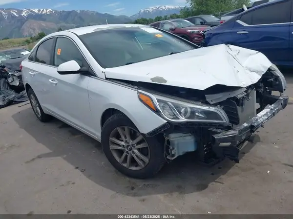 5NPE24AF8HH560390 2017 HYUNDAI SONATA - Image 1