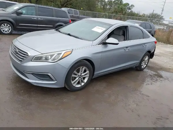 5NPE24AF8HH564262 2017 HYUNDAI SONATA - Image 2