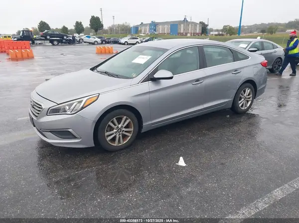 5NPE24AF8HH572068 2017 HYUNDAI SONATA - Image 2