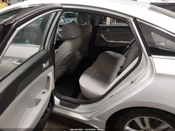 5NPE24AF8HH574550 2017 HYUNDAI SONATA - Image 8