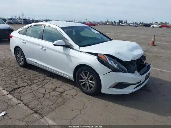 5NPE24AF8HH575715 2017 HYUNDAI SONATA - Image 1