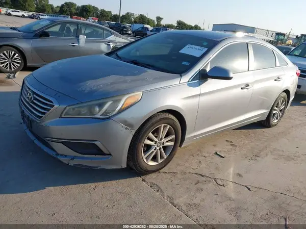 5NPE24AF8HH579800 2017 HYUNDAI SONATA - Image 2