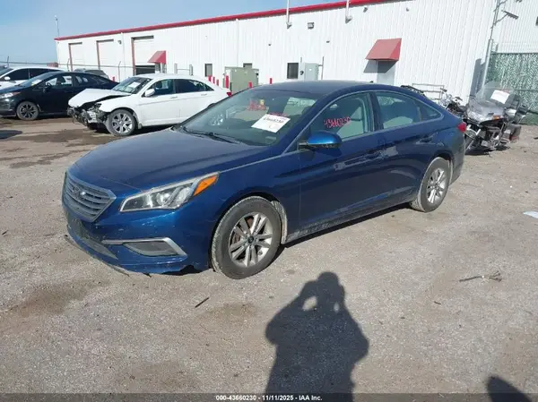 5NPE24AF8HH582406 2017 HYUNDAI SONATA - Image 2