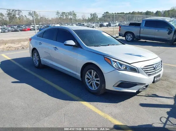 5NPE24AF8HH586326 2017 HYUNDAI SONATA - Image 1