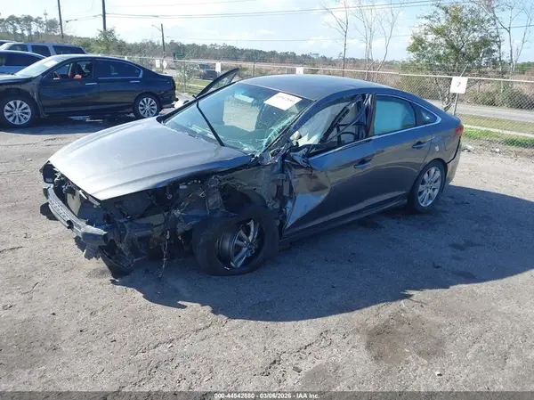 5NPE24AF8JH613823 2018 HYUNDAI SONATA - Image 2