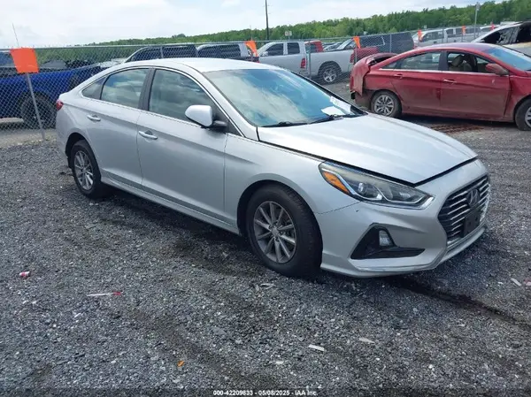 5NPE24AF8JH621811 2018 HYUNDAI SONATA - Image 1