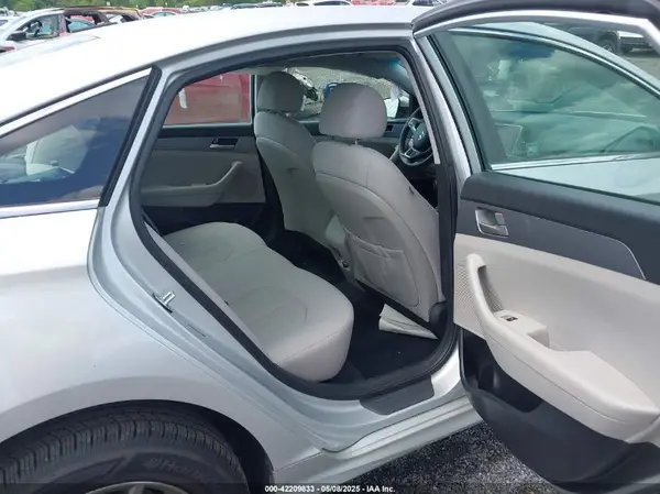 5NPE24AF8JH621811 2018 HYUNDAI SONATA - Image 8