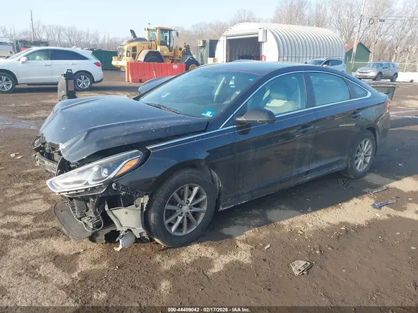 5NPE24AF8JH634834 2018 HYUNDAI SONATA - Image 2