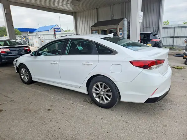 5NPE24AF8JH680986 2018 HYUNDAI SONATA - Image 2