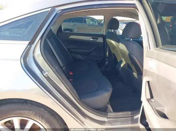 5NPE24AF8JH705563 2018 HYUNDAI SONATA - Image 8