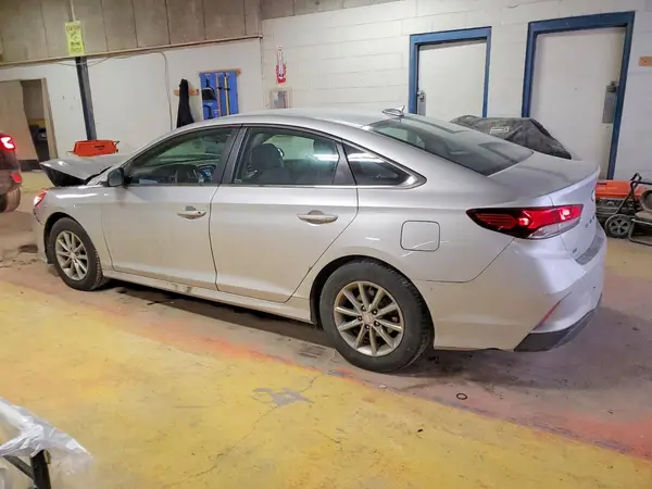 5NPE24AF8JH708818 2018 HYUNDAI SONATA - Image 2