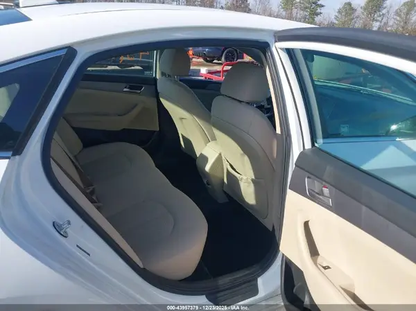 5NPE24AF8KH744607 2019 HYUNDAI SONATA - Image 8