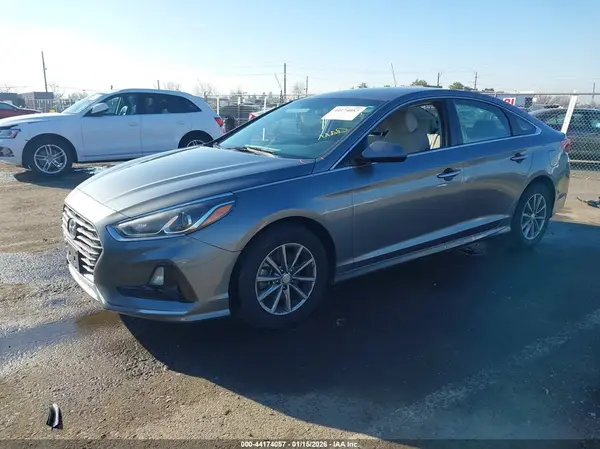 5NPE24AF8KH790082 2019 HYUNDAI SONATA - Image 2
