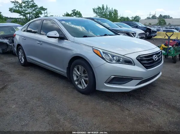 5NPE24AF9GH300661 2016 HYUNDAI SONATA - Image 1