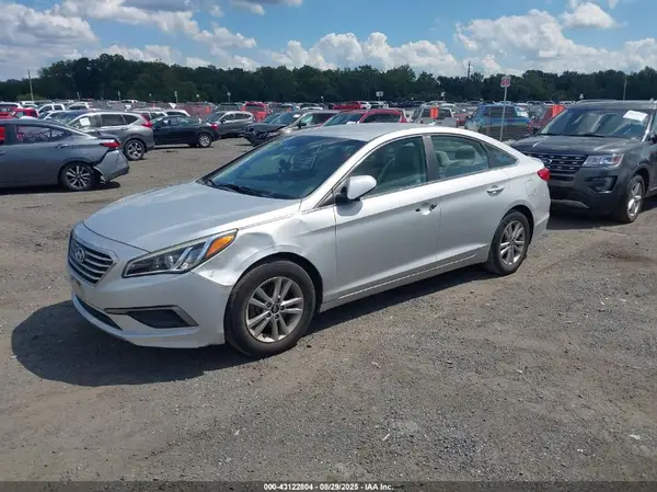 5NPE24AF9GH307271 2016 HYUNDAI SONATA - Image 2