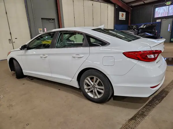 5NPE24AF9GH318643 2016 HYUNDAI SONATA - Image 2