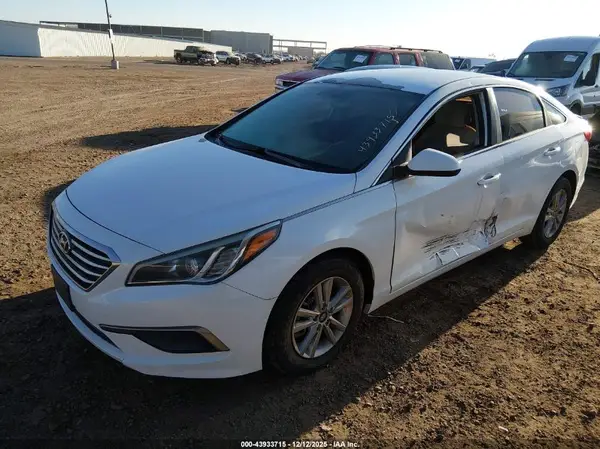 5NPE24AF9GH335801 2016 HYUNDAI SONATA - Image 2