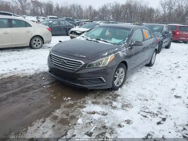 5NPE24AF9GH375988 2016 HYUNDAI SONATA - Image 2