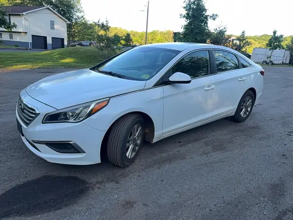 5NPE24AF9GH385775 2016 HYUNDAI SONATA - Image 2
