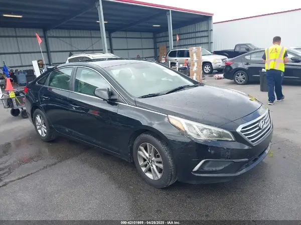 5NPE24AF9HH459813 2017 HYUNDAI SONATA - Image 1