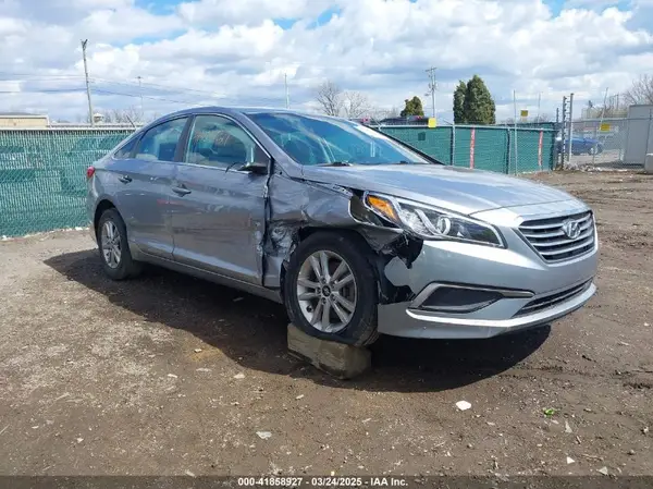 5NPE24AF9HH465630 2017 HYUNDAI SONATA - Image 1