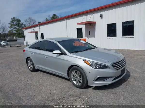5NPE24AF9HH501574 2017 HYUNDAI SONATA - Image 1