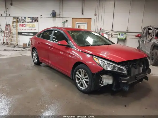 5NPE24AF9HH517838 2017 HYUNDAI SONATA - Image 1