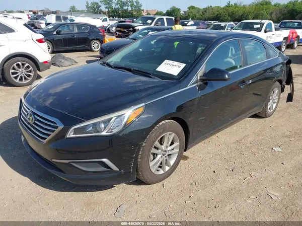 5NPE24AF9HH529570 2017 HYUNDAI SONATA - Image 2