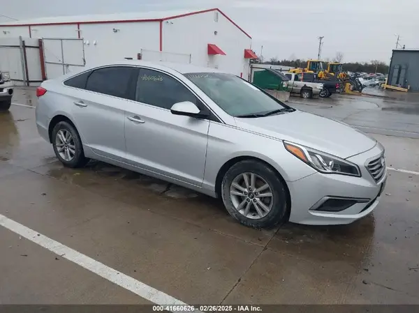 5NPE24AF9HH533635 2017 HYUNDAI SONATA - Image 1
