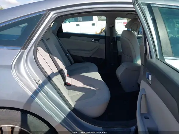 5NPE24AF9HH559975 2017 HYUNDAI SONATA - Image 8