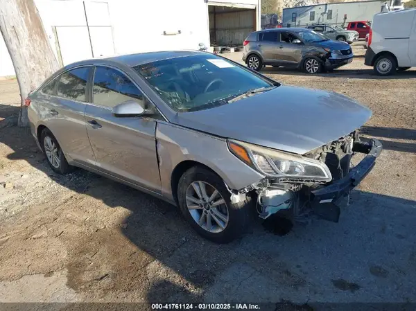 5NPE24AF9HH560933 2017 HYUNDAI SONATA - Image 1