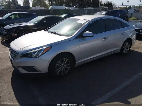 5NPE24AF9HH575111 2017 HYUNDAI SONATA - Image 2
