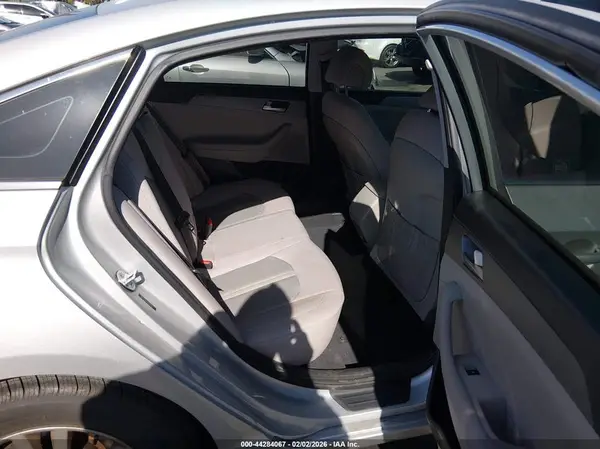 5NPE24AF9HH575111 2017 HYUNDAI SONATA - Image 8