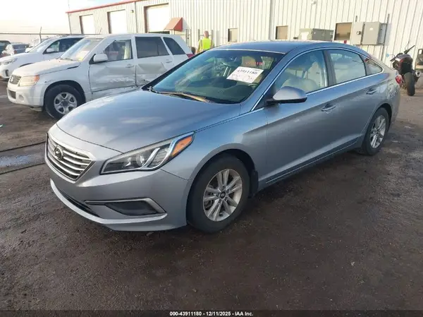5NPE24AF9HH582611 2017 HYUNDAI SONATA - Image 2