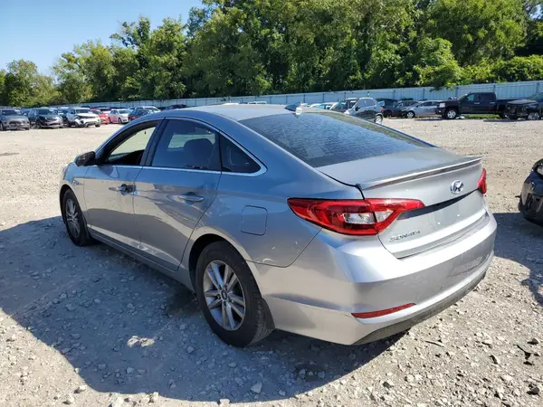 5NPE24AF9HH586948 2017 HYUNDAI SONATA - Image 2