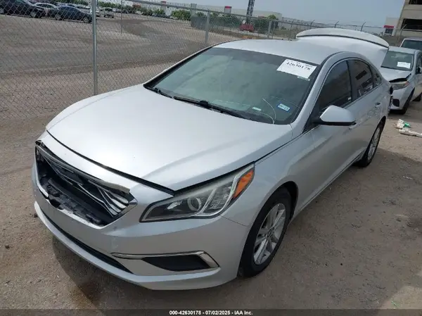 5NPE24AF9HH588828 2017 HYUNDAI SONATA - Image 2
