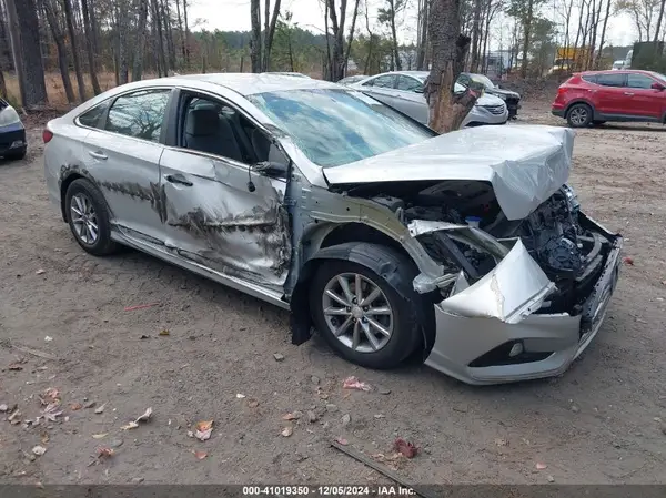 5NPE24AF9JH617587 2018 HYUNDAI SONATA - Image 1