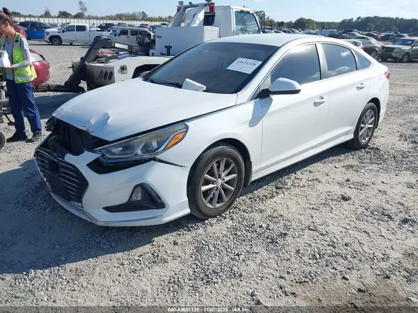 5NPE24AF9JH643476 2018 HYUNDAI SONATA - Image 2